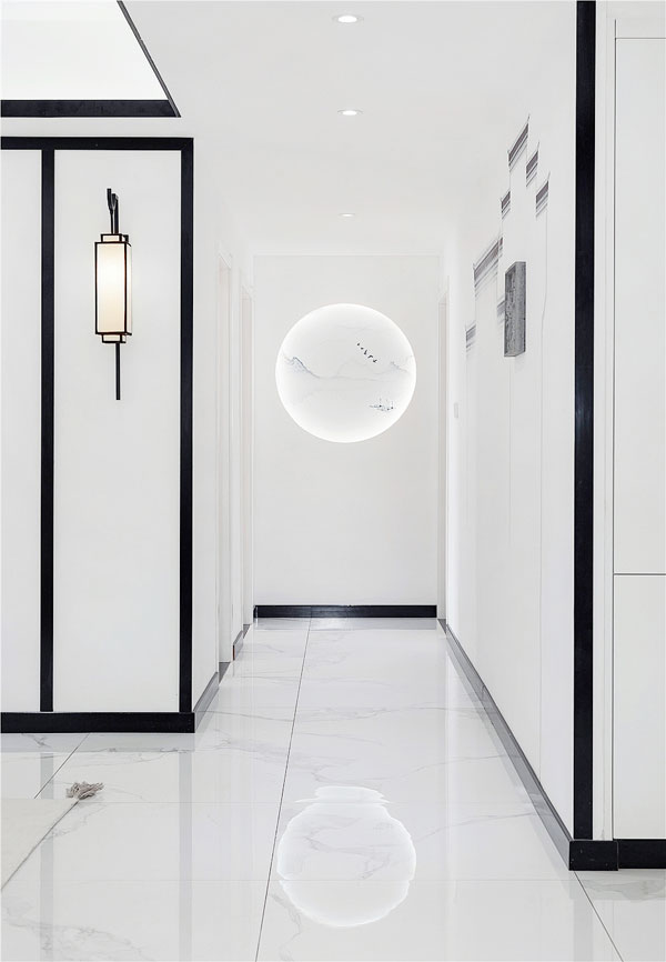 玄關處的留白，水墨畫的工筆疏勒，清雅秀麗