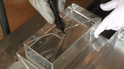 誰說玻璃磚過時了？人家不僅藝術感超強還能隔音