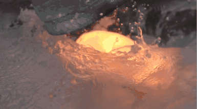 誰說玻璃磚過時了？人家不僅藝術感超強還能隔音